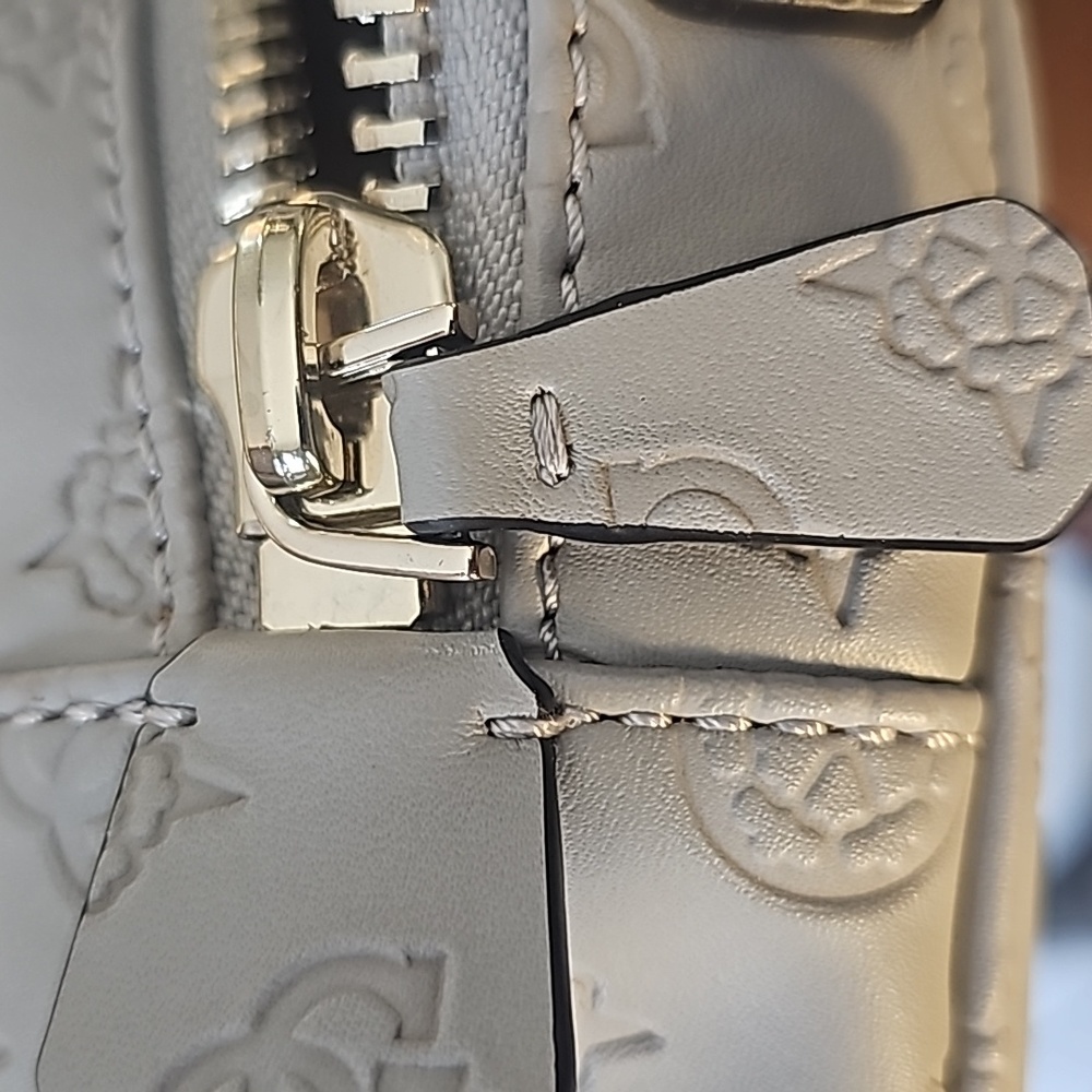 NWOT Womens Guess Purse. Gray Mini Crossbody Bag. - Picture 7 of 7